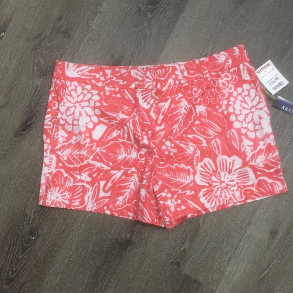 Artisan NY coral colored shorts w/ white pattern